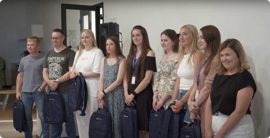 Награждение наставников на общем собрании iSpring Награждение наставников на общем собрании iSpring